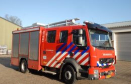 Brandweer Marum blust afvalbrand aan Hamrik in Marum