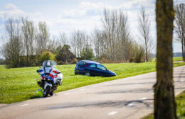 Auto in de sloot bij éénzijdig ongeval in Oldehove