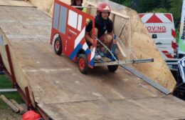 Grootegast op z’n best: Feestweek 2025 knalt uit de startblokken met sirenes, stroopwafels en sprintende supersterren Video