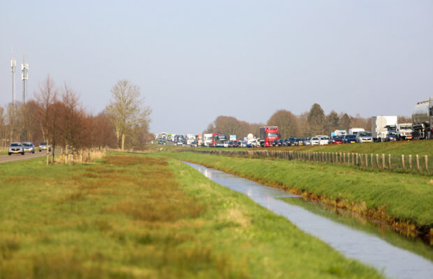 Forse file na ongeval op A7 bij Marum
