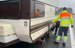Vakantieplannen kortstondig op drift door los wiel op A7 bij Boerakker