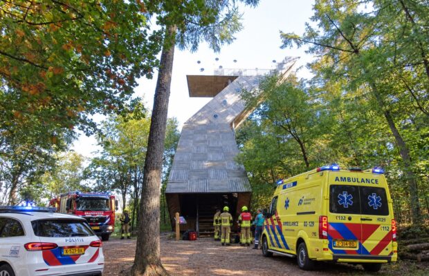 Meisje zwaar gewond na val uit uitkijktoren in Ravenswoud