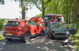 Auto’s botsen in Nieuw-Roden Video