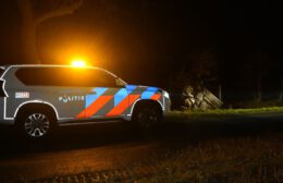 Auto in de sloot bij eenzijdig ongeval Video