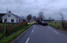 Auto’s botsen op Halbe Wiersmaweg in Niebert