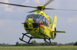 Lifeliner 1 uit Amsterdam voor rendez-vous in Zuidhorn Video