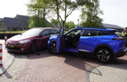 Auto’s beschadigd bij aanrijding in Donkerbroek Video
