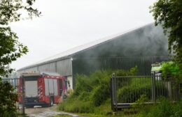 Brandweer blust brand in mestbunker Video