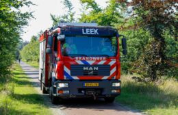 Scootmobiel belandt in sloot in Leek