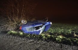 Auto op de kop in Siegerswoude Video
