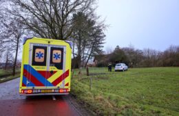 Automobiliste uit de bocht in Zevenhuizen Video