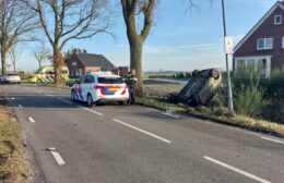Auto op de kop op Zevenhuisterweg Video