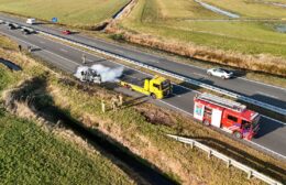 Auto gaat in vlammen op bij Donkerbroek Video