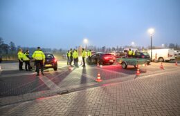 Grootschalige controle langs A7 bij Leek: meerdere aanhoudingen en bekeuringen