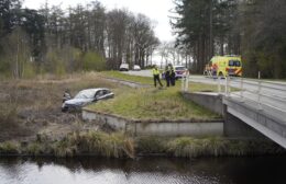 Auto net niet te water in Veenhuizen Video