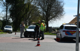 Twee voertuigen botsen op kruising in Grootegast, geen gewonden Video