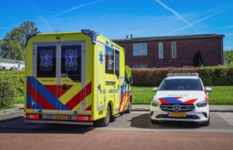 Auto en scooter botsen op rotonde in Tolbert