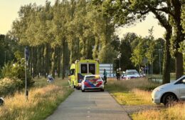 Fietsers botsen op fietspad in Roden, traumahelikopter ingezet