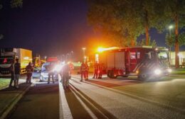 Autobrand op parkeerplaats langs A7 bij Marum