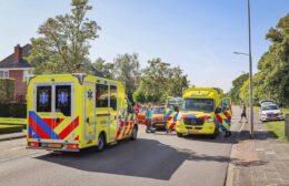 Auto’s botsen op Tolberterstraat in Leek
