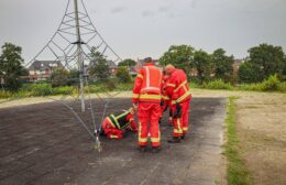 Klein brandje bij speeltuin naast kinderopvang in Leek