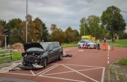 Auto’s botsen op kruising bij Briltil