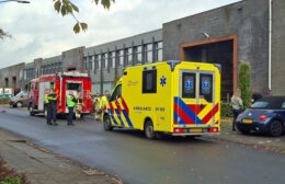 Brandweer blust brand op Industirepark in Leek