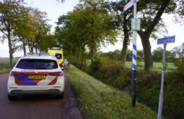 Auto en fiets botsen in Donderen Video