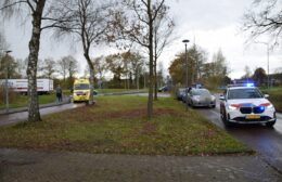 Automobilist rijdt fietser aan in Roden