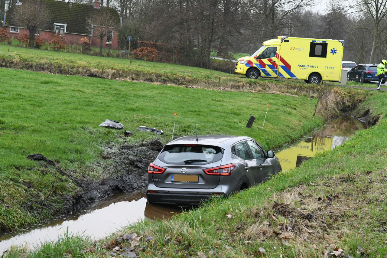 Auto te water bij eenzijdig ongeval in Tolbert
