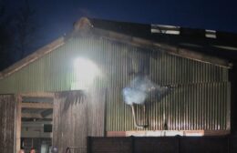 Brand in  caravanstalling snel onder controle Video