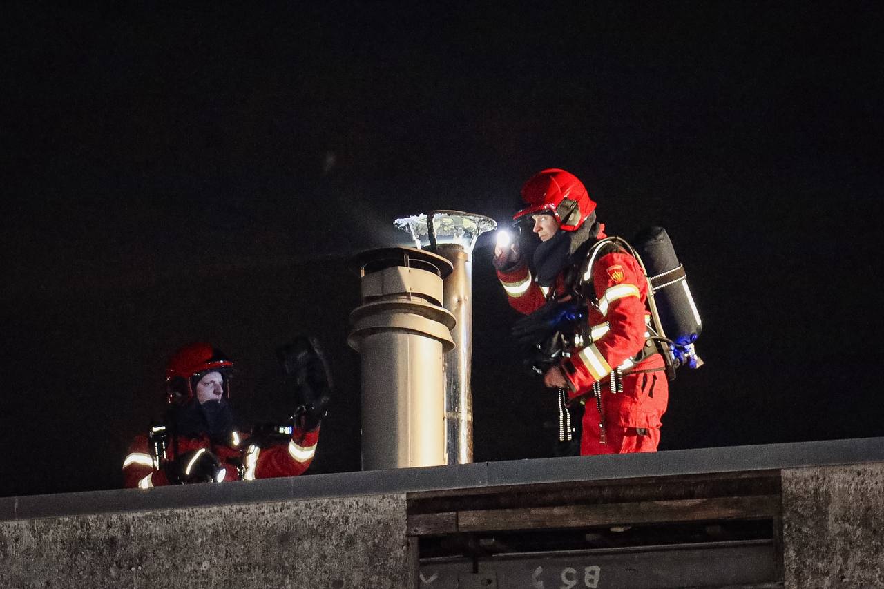 Brandweer rukt uit voor gebouwbrand op industriepark Leek