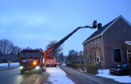 Brandweer met spoed naar schoorsteenbrand in Veenhuizen Video