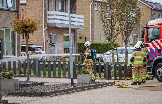 Brandweer Roden rukt uit voor brandende gasfles in Leek