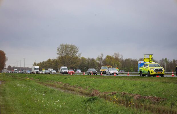 Kop-staart aanrijding op A7 bij Oostwold