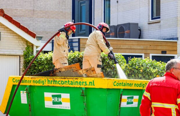 Brand in bouwcontainer aan de Splitting in Tolbert snel geblust