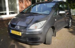 Scootmobiel botst met auto in Norg