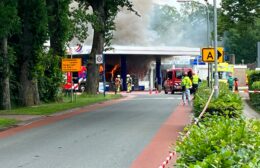 Zeer grote brand bij garagebedrijf in Norg, NL-Alert verstuurd Video