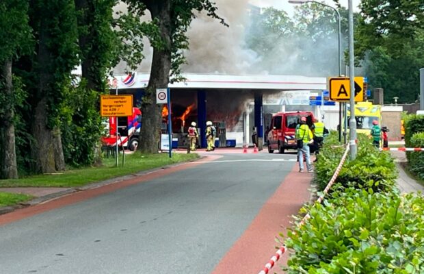 Zeer grote brand bij garagebedrijf in Norg, NL-Alert verstuurd Video