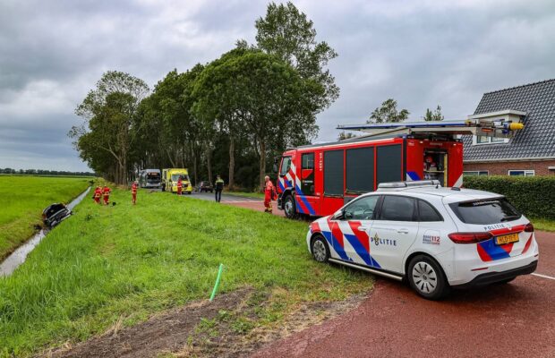 Auto van de weg op N980 bij Briltil
