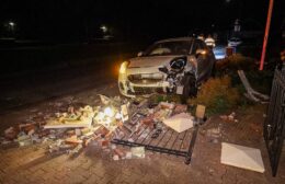 Automobilist uit koers op Smidshornerweg in Niekerk