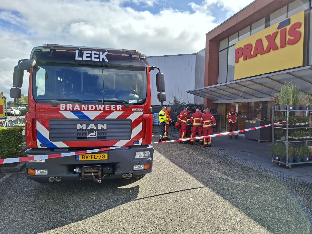 Vreemde lucht bij bouwmarkt in Leek
