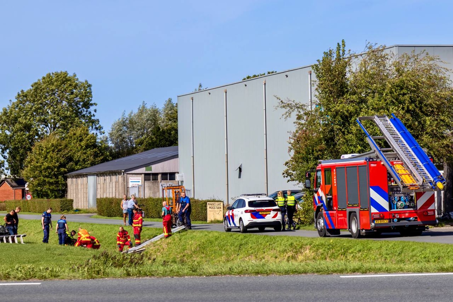 Vrouw uit sloot gehaald bij incident in Aduard