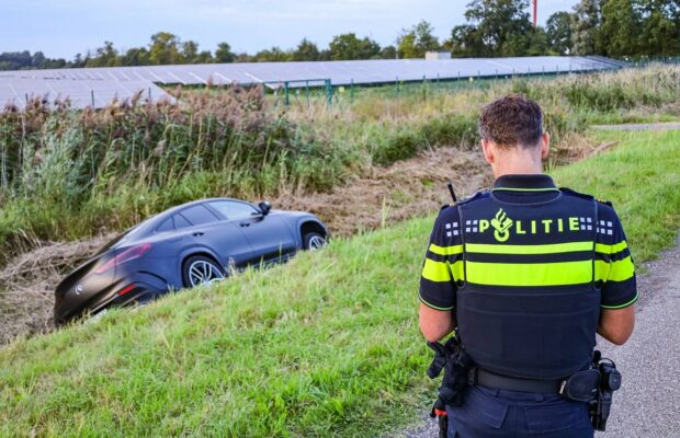 Auto in de sloot bij éénzijdig ongeval in Tolbert