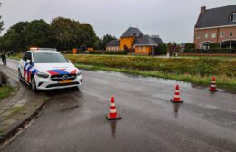 Gasleiding geraakt tijdens werkzaamheden: Diepswal in Leek afgesloten
