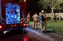 Brandweer blust woningbrand in Norg