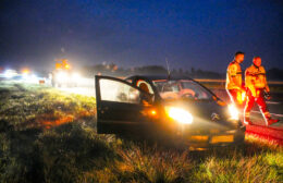 Auto botst op overstekende ree op A7 bij Marum