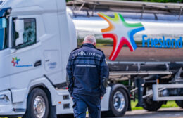 overleden persoon aangetroffen in vrachtwagen in Augustinusga