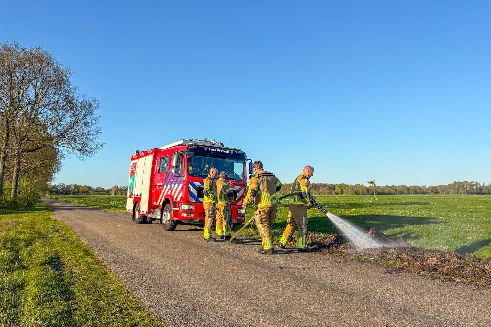 Brandweer blust meerder buitenbranden in Siegerswoude