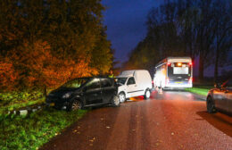 Auto’s botsen op kruispunt in Niekerk